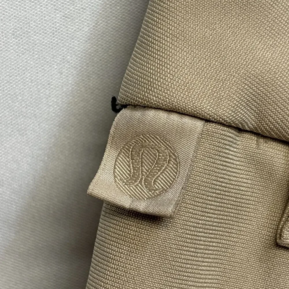 Lululemon Men ABC Shorts Classic Fit 9